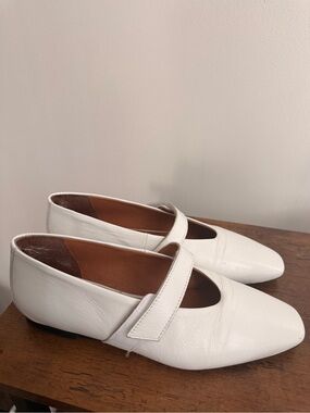 Classic White Mary Jane Leather Flats size 7
